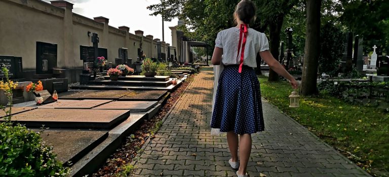 Odhalte tajemství hřbitova ve Frýdku-Místku! V sobotu se dozvíte o osudech místních osobností i řadu perliček