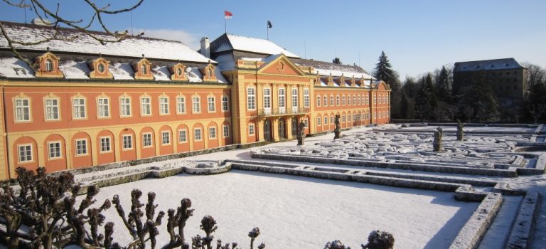 Nalaďte se na sváteční atmosféru na zámku Dobříš. Chystají tu Vánoční trh
