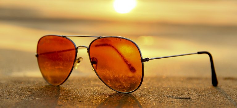 Oči v létě: trvalé poškození sluncem, vážné úrazy, záněty i popáleniny
