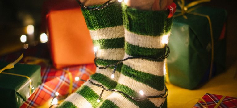 Ponožky od babičky plete už přes 200 seniorek. Nosí je i Forrest Gump