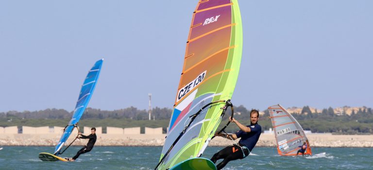 Evropští windsurfaři budou bojovat o poslední místa na olympiádu