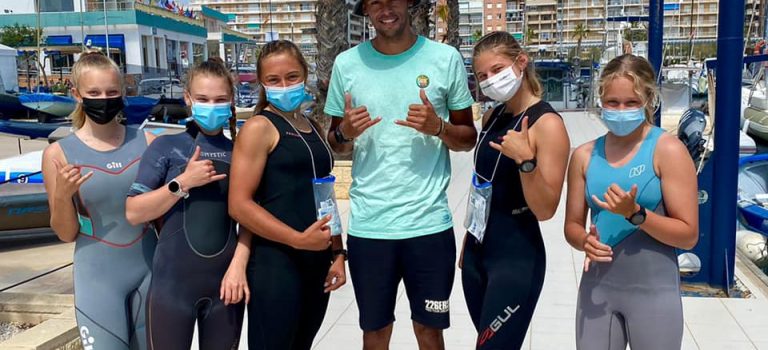 Mladí windsurfaři vezou ze Španělska medaile
